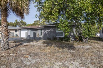 11214 Linden Ln in Port Richey, FL - Building Photo - Building Photo