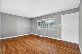 8 Kathleen Ct in Florissant, MO - Building Photo - Building Photo