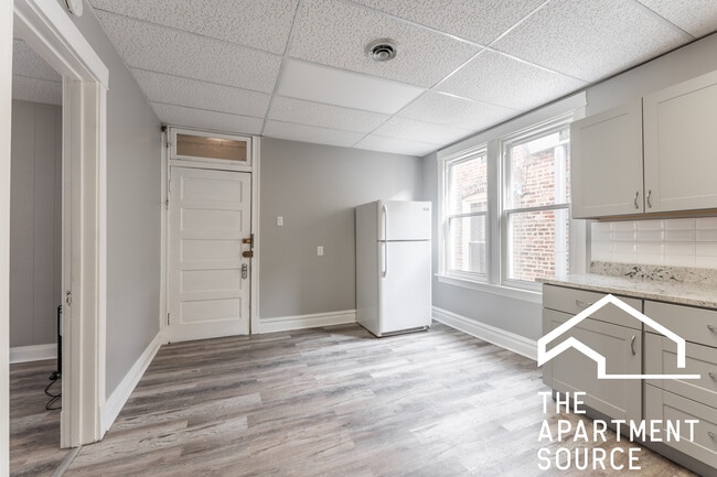 2132 W Iowa St, Unit 1F