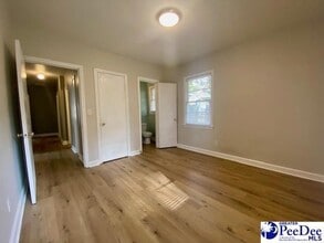 930 S Brunwood Dr, Unit 10-321 in Florence, SC - Foto de edificio - Building Photo