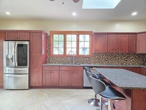 561 AVENUE E in Bayonne, NJ - Building Photo - Building Photo