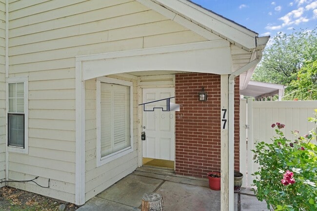 77 Pheasantbrook Cir in Centerville, UT - Building Photo - Building Photo