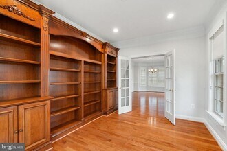 9185 Topaz St in Fairfax, VA - Building Photo - Building Photo