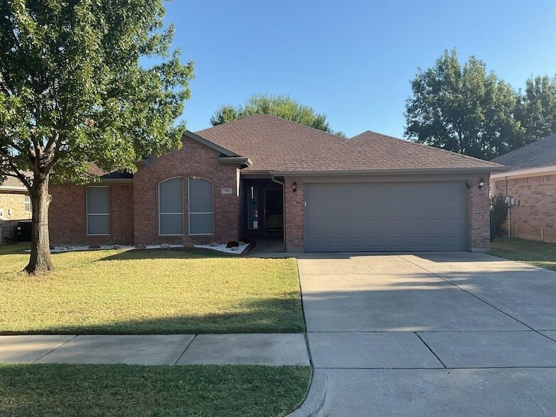 708 Ridgehill Dr in Burleson, TX - Building Photo