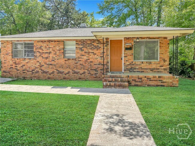 815 E Waldburg St in Savannah, GA - Building Photo - Building Photo