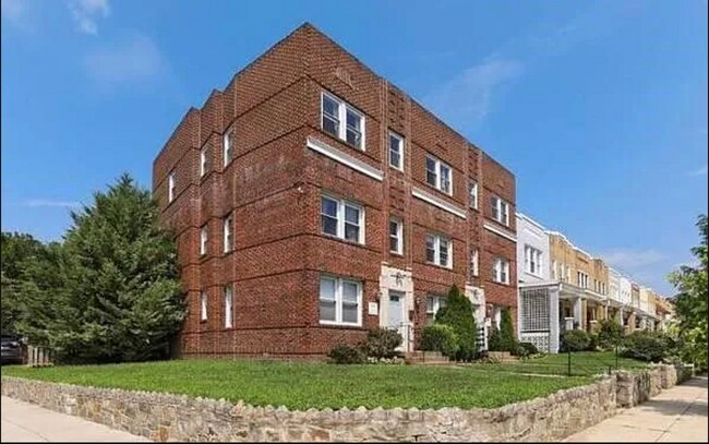 500 25th Pl NE, Unit 103 in Washington, DC - Foto de edificio - Building Photo