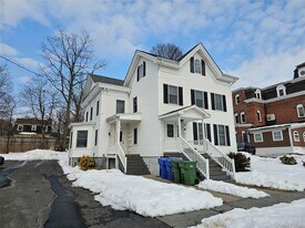 12 West St in Goshen, NY - Building Photo