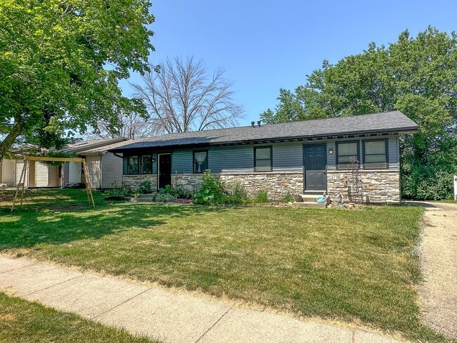 property at 1317 Woodstock Ave