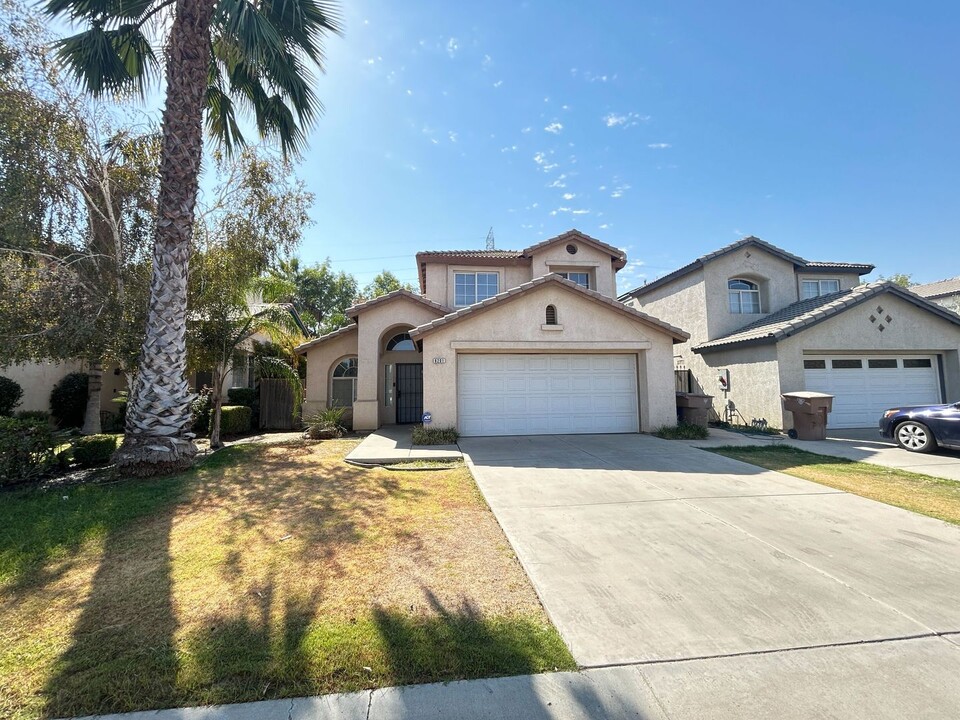 8201 Crab Apple Ct in Bakersfield, CA - Building Photo