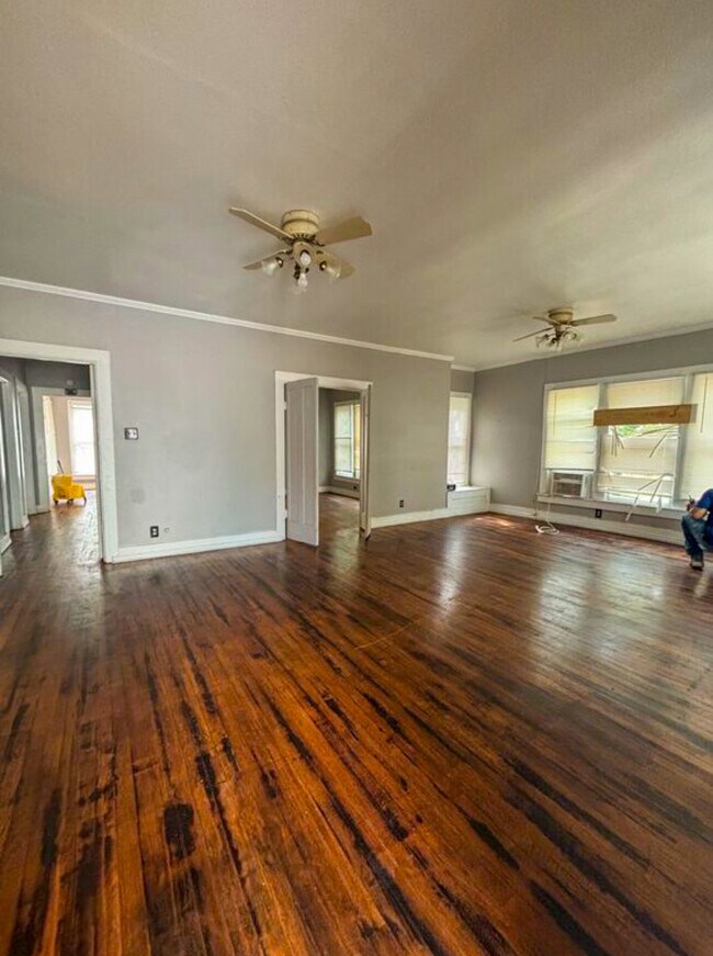 1616 Campbell St in Commerce, TX - Building Photo - Building Photo