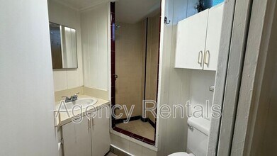 2406 Kuhio Ave. in Honolulu, HI - Building Photo - Building Photo
