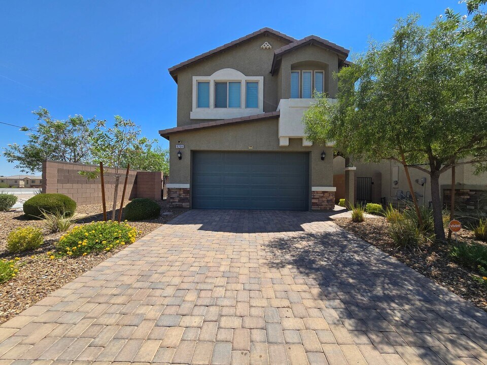 9208 S Park St in Las Vegas, NV - Building Photo