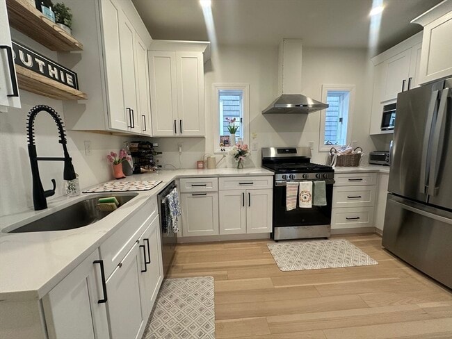 633 E 8th St, Unit 3