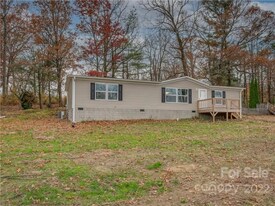 36 Pop Corn Dr in Hendersonville, NC - Building Photo