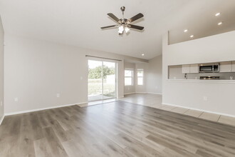 2324 Sunset Point Dr in Lake Wales, FL - Building Photo - Building Photo