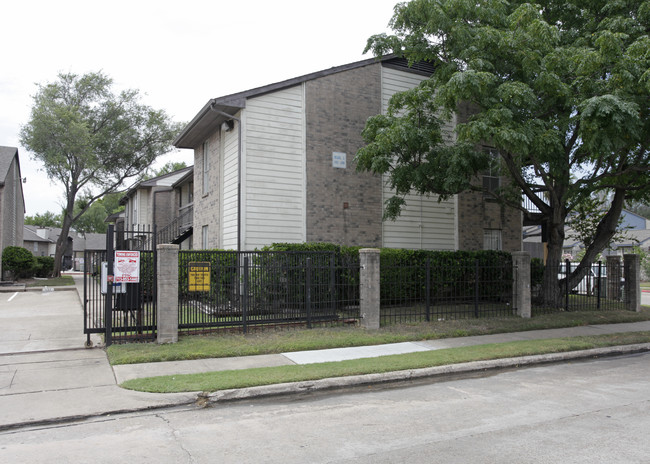 Brookglade Condominiums in Houston, TX - Foto de edificio - Building Photo