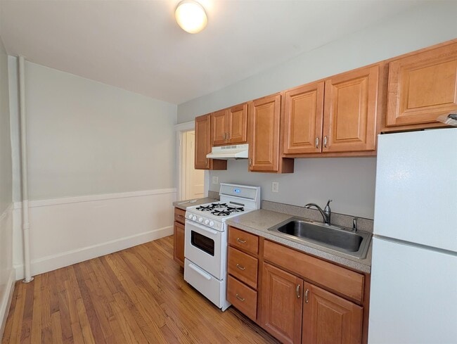 145 Summer St, Unit 3 in Somerville, MA - Foto de edificio - Building Photo