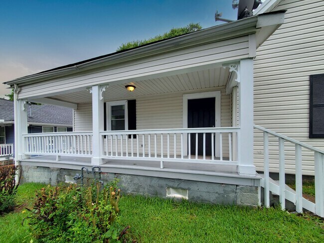 203 Laurel Ave SW in Atlanta, GA - Building Photo - Building Photo