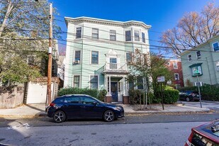 25 Eustis St in Cambridge, MA - Building Photo