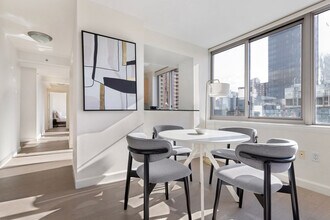 561 10th Ave in New York, NY - Building Photo - Building Photo