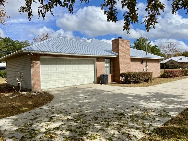 236 SW Stanley Ct in Lake City, FL - Building Photo - Building Photo