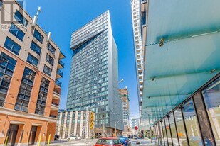 60 Shuter St in Toronto, ON - Building Photo