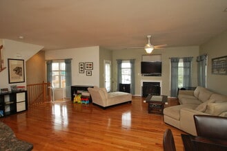 686 Heathwalk Mews in Gaithersburg, MD - Foto de edificio - Building Photo