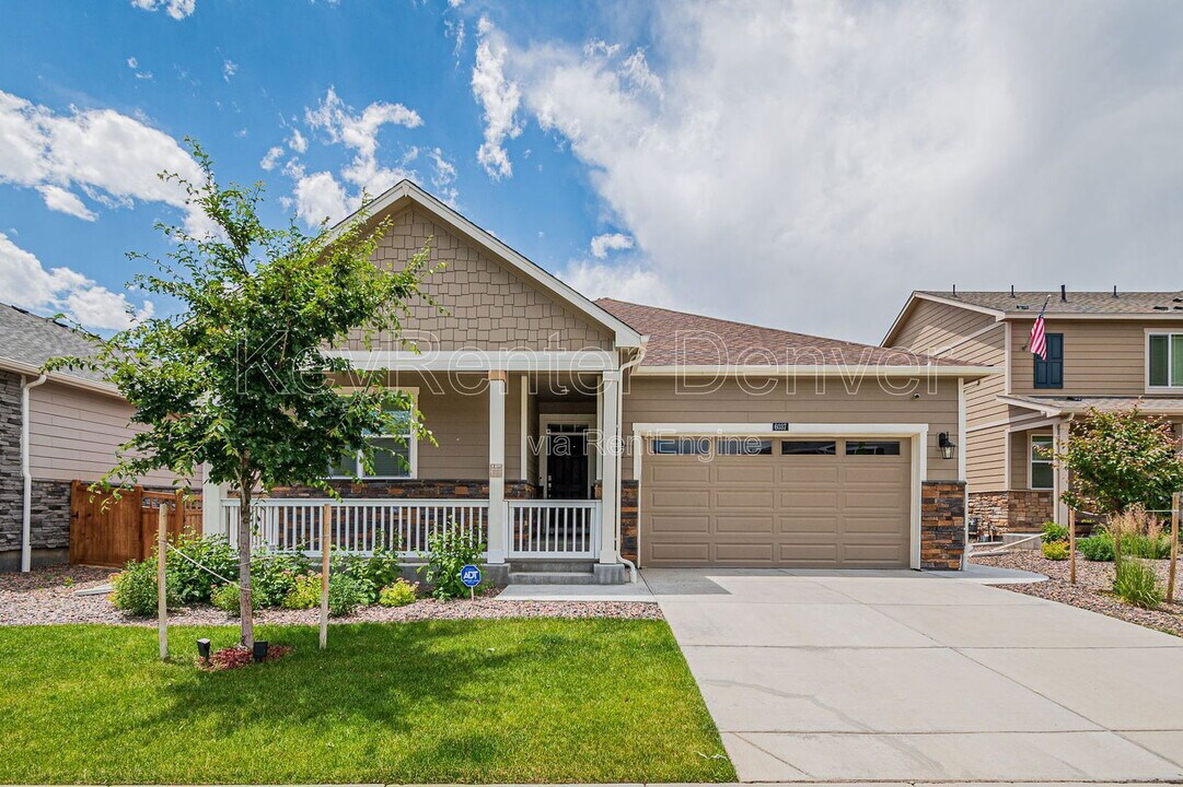 6037 N Halifax Ct in Aurora, CO - Building Photo
