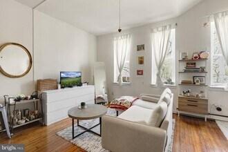 515 S 6th St-Unit -2F in Philadelphia, PA - Building Photo - Building Photo