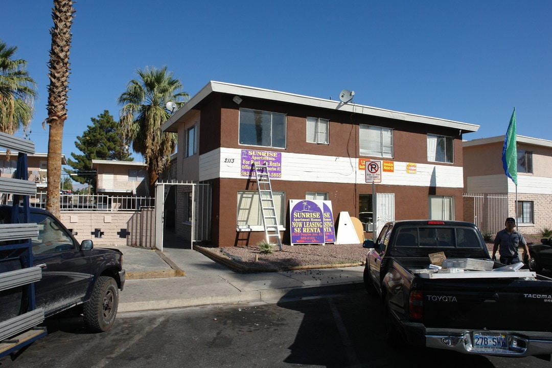 2113 Sunrise Ave in Las Vegas, NV - Foto de edificio