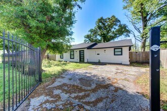 5906 Hilary St in Houston, TX - Building Photo - Building Photo