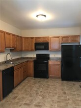 43 Stillman Ave-Unit -1 in Stonington, CT - Foto de edificio - Building Photo