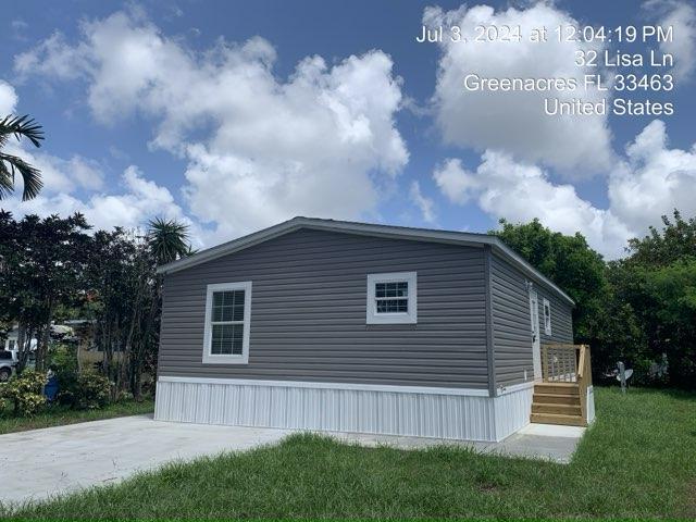 31 Lisa Ln in Greenacres, FL - Building Photo