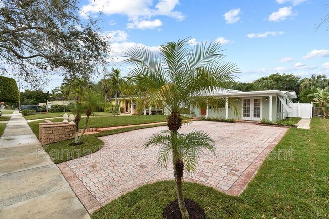 214 Seville Rd in West Palm Beach, FL - Building Photo - Building Photo