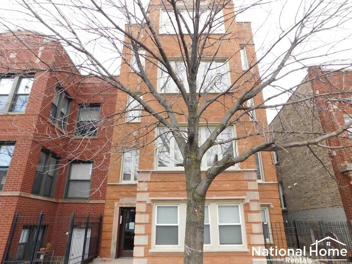 3702 W Wrightwood Ave-Unit -1 in Chicago, IL - Building Photo