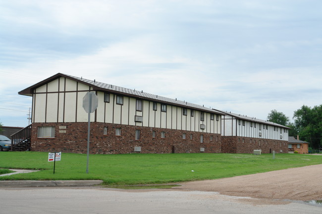 Coventry Apartments in Wichita, KS - Building Photo - Building Photo