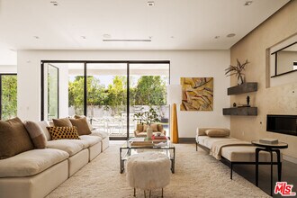 4445 Camellia Ave in Los Angeles, CA - Building Photo - Building Photo