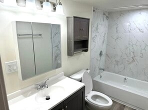 10350 Milford St, Unit G2 in Westchester, IL - Foto de edificio - Building Photo