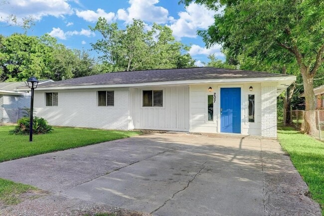 property at 207 Plum St