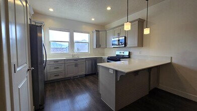 12977 S Oberon Ln in Herriman, UT - Building Photo - Building Photo