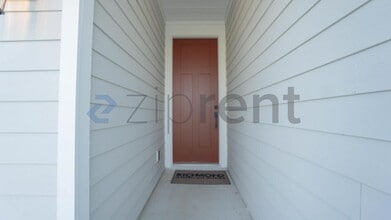 5823 Tomahawk Lake Dr in Jacksonville, FL - Foto de edificio - Building Photo