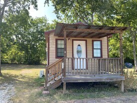 2300 FM 980 in Huntsville, TX - Building Photo
