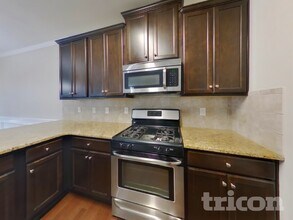 3913 Lake Manor Way in Atlanta, GA - Building Photo - Building Photo