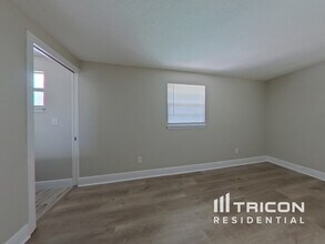 10 Suncrest Dr in Safety Harbor, FL - Foto de edificio - Building Photo