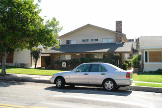 322 E Dryden St in Glendale, CA - Building Photo - Building Photo