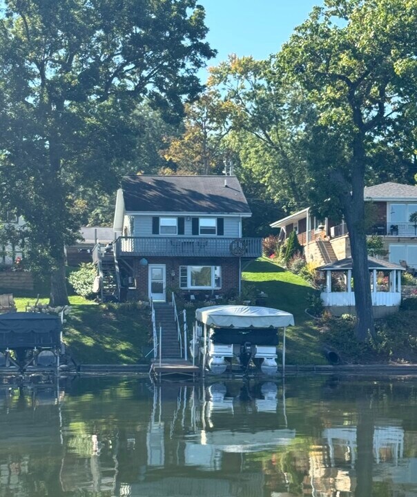 W342N4898 W Lindy Ln in Nashotah, WI - Building Photo