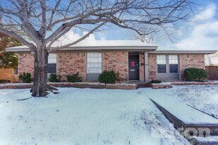 2128 Placid Dr in Carrollton, TX - Building Photo