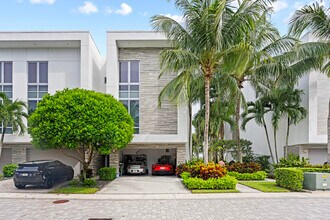 1811 NW 42nd Dr in Boca Raton, FL - Building Photo - Building Photo
