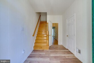 6155 Early Autumn Dr in Centreville, VA - Building Photo - Building Photo