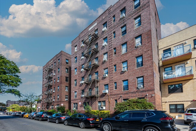 40-37 77th St in Elmhurst, NY - Building Photo - Building Photo